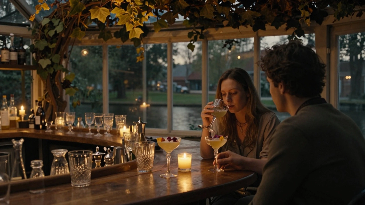 De Meest Romantische Cocktailbarren in Amsterdam voor Een Onvergetelijke Avond